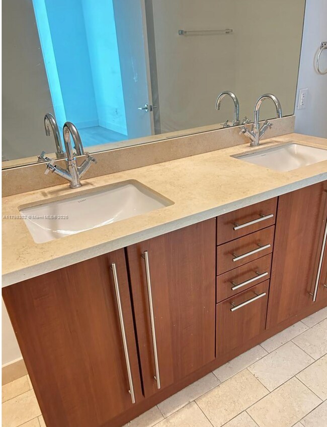 Foto del edificio - 1111 SW 1st Ave