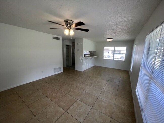 Building Photo - 1288 Cloverlawn Ave
