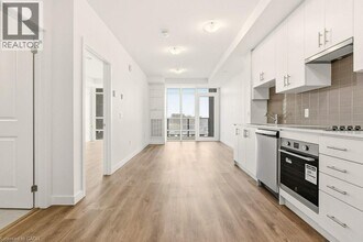 Building Photo - 461 Green Rd