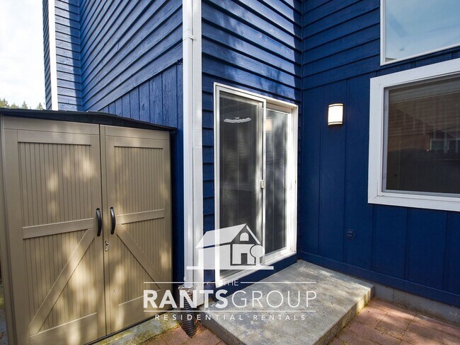 Foto del edificio - Charming 1-Bed / 1-Bath Townhome in Lacey!