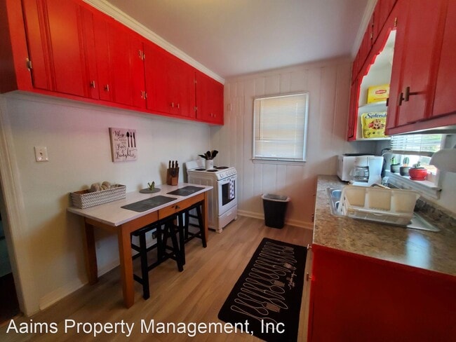 Building Photo - 2 br, 1 bath House - 414-A Lake Avenue