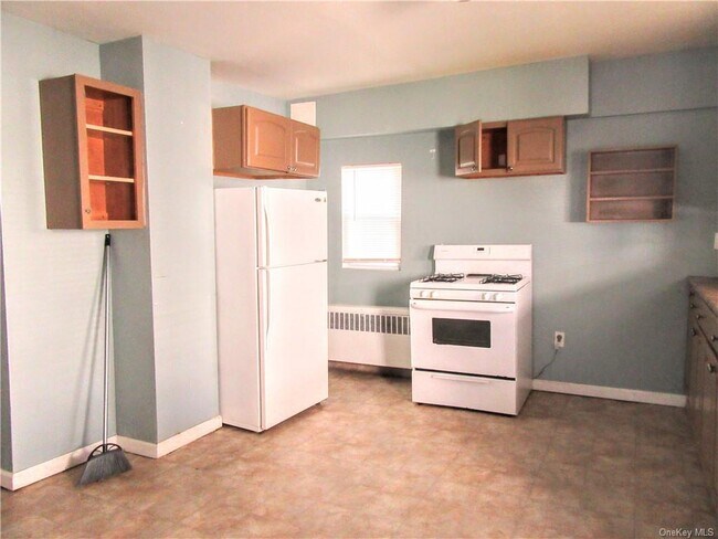 Foto del edificio - 48 E Main St