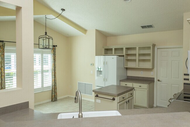Foto del edificio - 1407 Whispering Woods Way