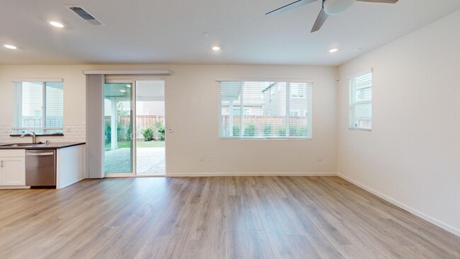 Foto del edificio - Located in the beautiful Delaney Park
