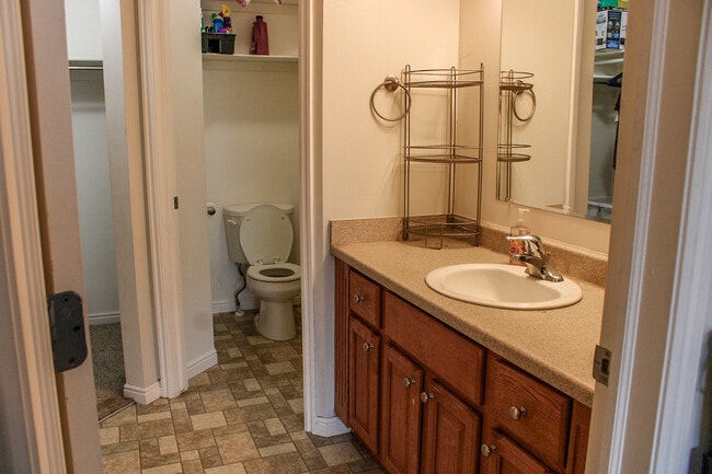 Building Photo - 1521 N 420 W