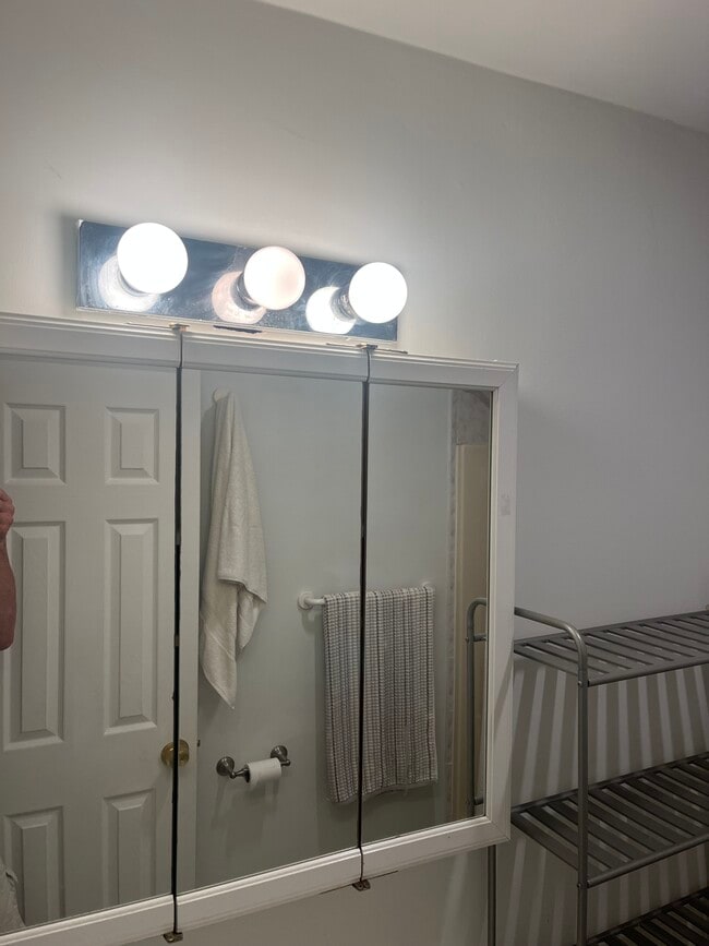 Building Photo - 31 Oaktree Dr