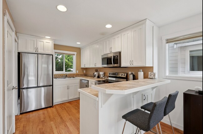 Foto del edificio - 3-Bedroom Beauty with Fenced Yard and Flex...