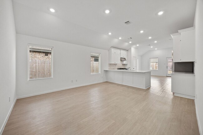 Building Photo - 6318 Seafoam Lake Dr