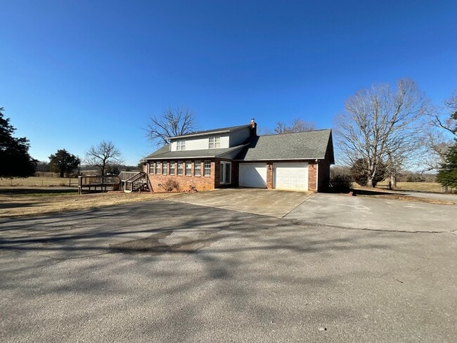 Building Photo - Greenback 37742 - 3 bedroom, 3.5 bath home with bonus room/possible 4th bedroom - Call Terri Kerr...