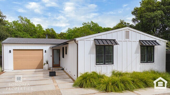 Building Photo - 3 Bedroom Exquisitely Furnished Home