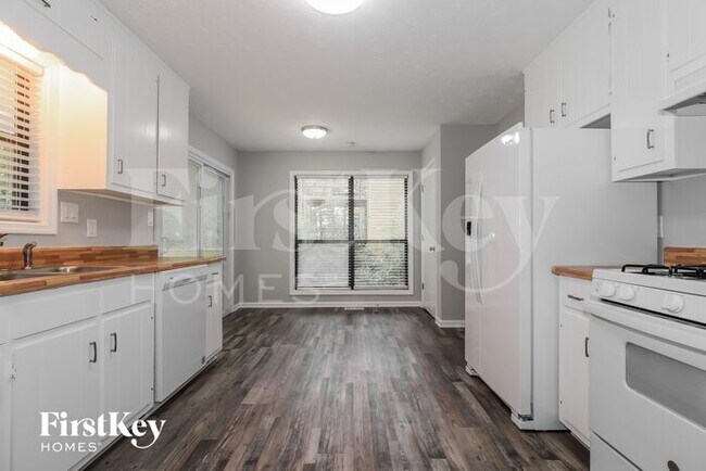 Foto del edificio - 3075 Sumit Wood Dr NW