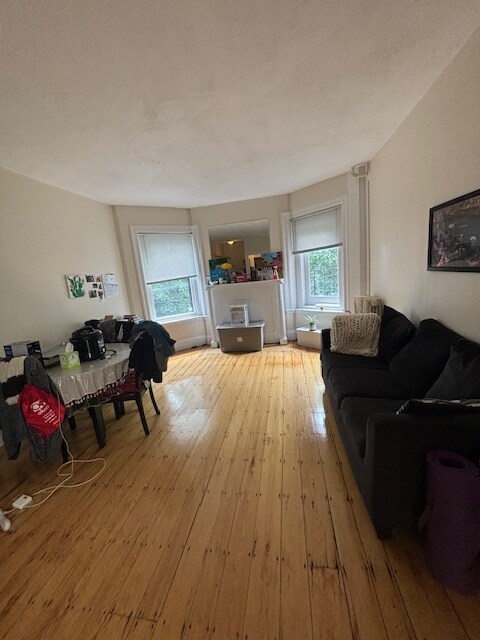 Foto del edificio - 1069 Beacon St