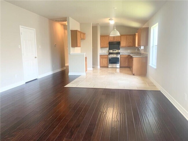 Building Photo - 1517 Darjeeling Dr