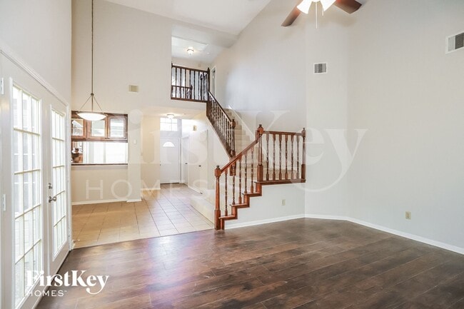 Foto del edificio - 6713 Queensclub Dr