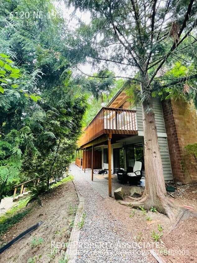 Top Corner Unit with Private Deck/Balcony House for Rent in