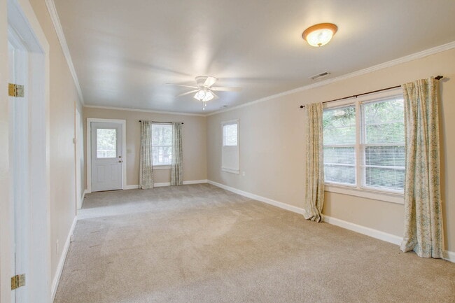 Building Photo - 1833 Orangeburg St