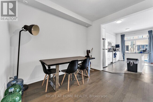 Photo du bâtiment - 67 Kindred Row