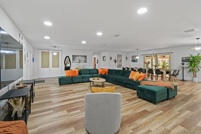 Building Photo - 13014 46th Ct N Building Photo - 13014 46th Ct N