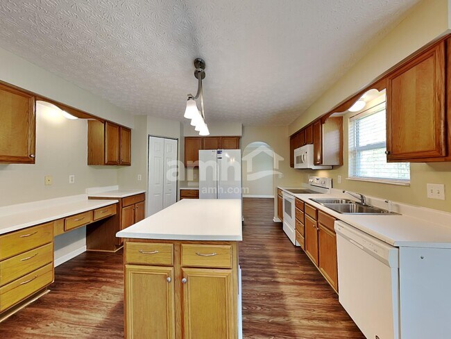 Foto del edificio - 346 Pinecrest Ct
