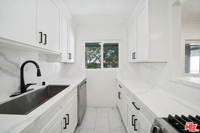 Foto del edificio - 1206 Hayworth Ave