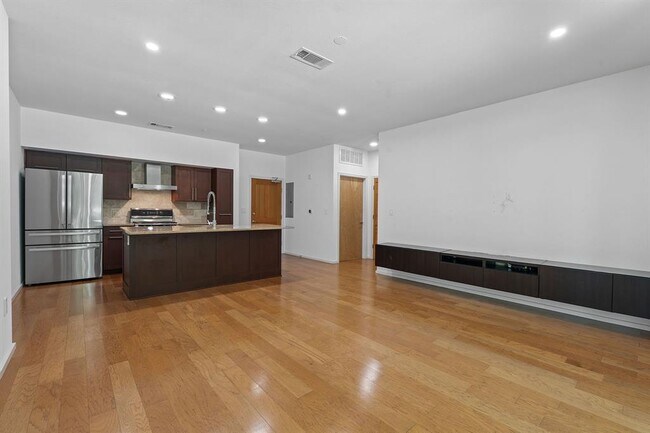 Building Photo - 1600 Barton Springs Rd