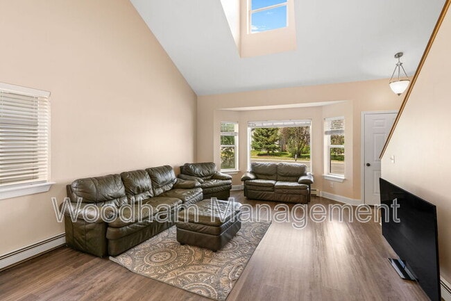 Building Photo - 306 Golden Valley Dr