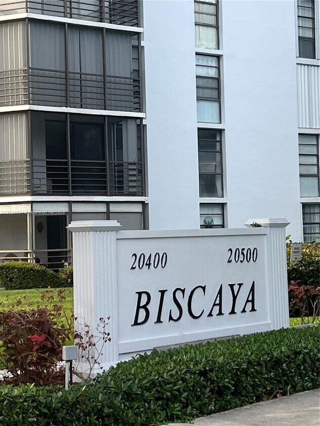 Foto principal - 20400 W Country Club Dr