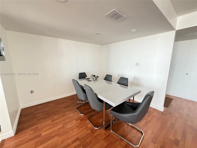 Foto del edificio - 18031 Biscayne Blvd