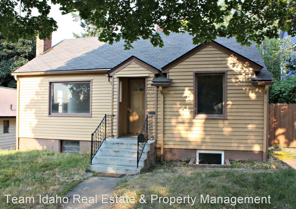 Primary Photo - 4 br, 2 bath House - 229 Cherry St
