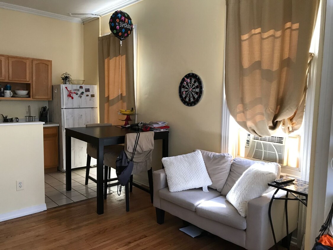 Foto principal - 3717 Baring St