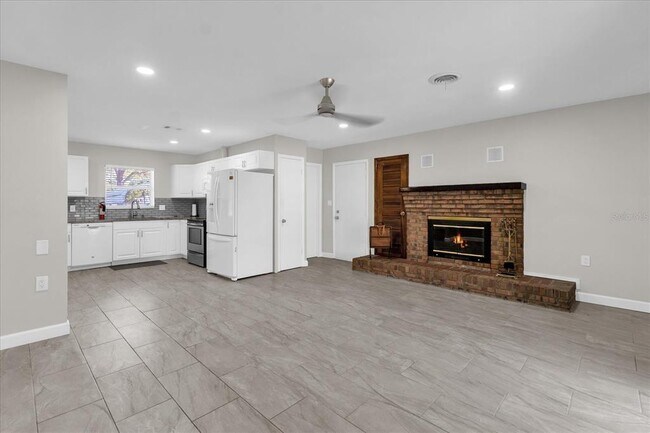 Building Photo - 3800 Pine St