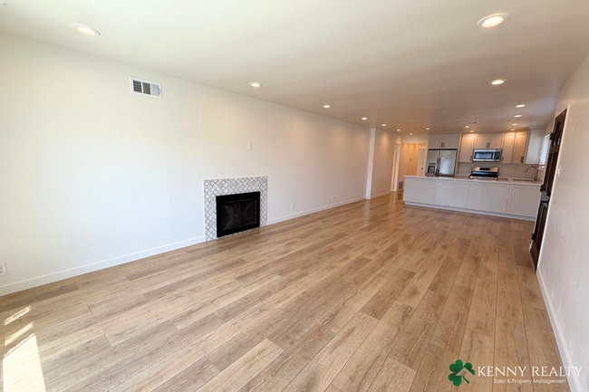 Foto del edificio - Recently Remodeled 3 Bedroom Corner Home i...