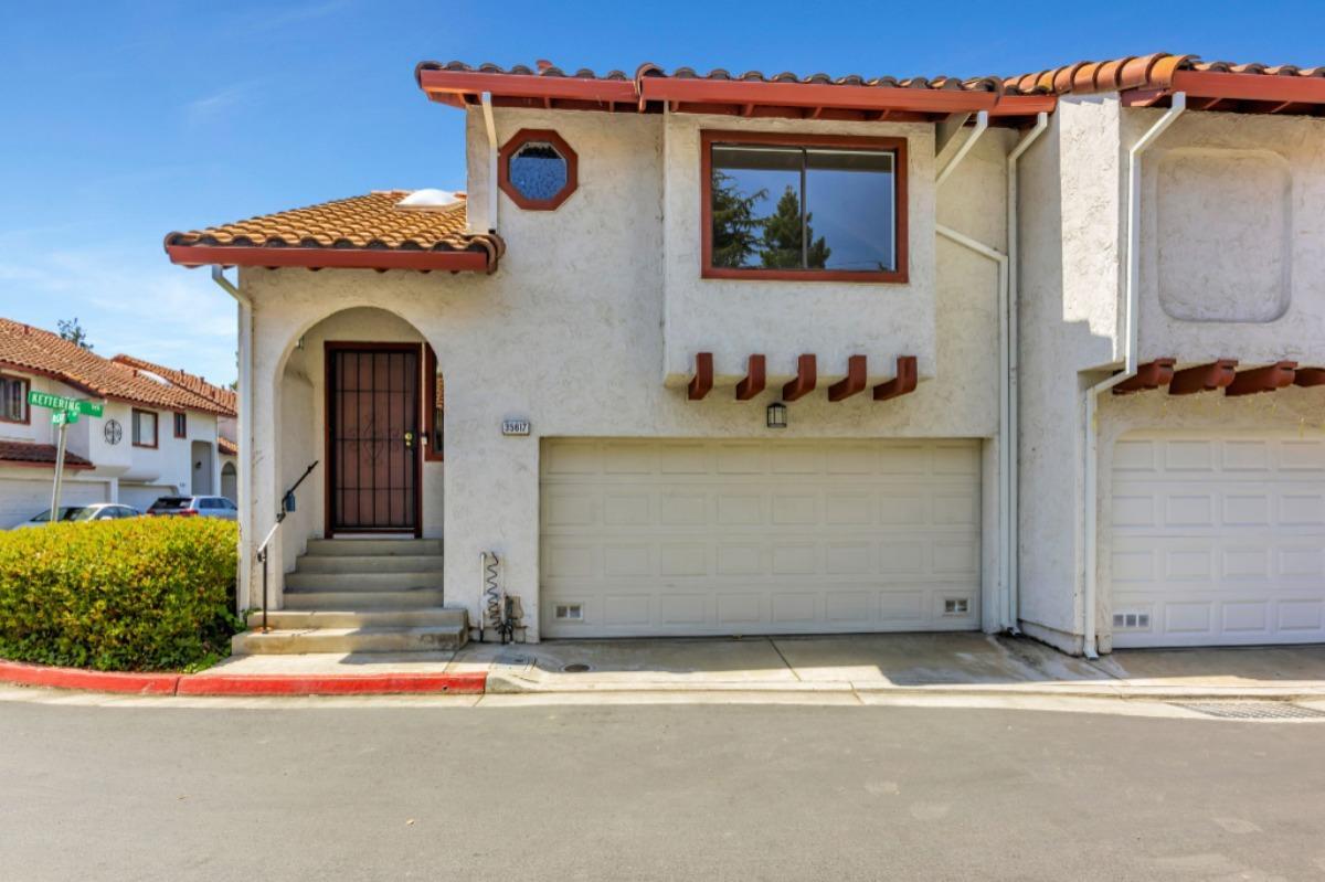 Foto principal - 35617 McCarty Common