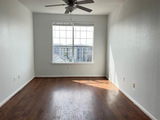Building Photo - 7575 Kirby Dr