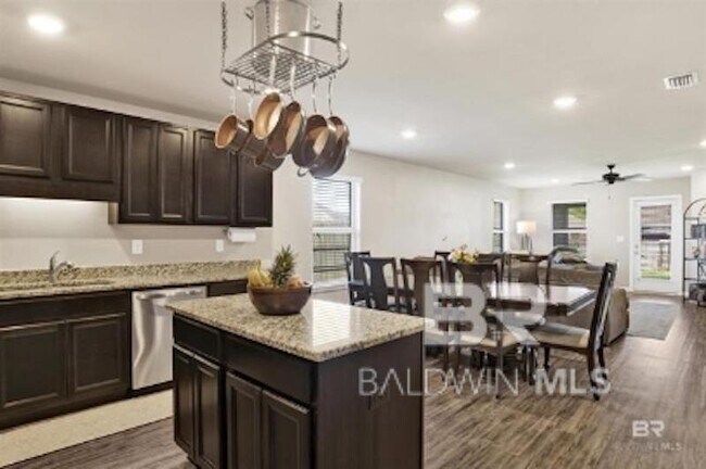 Foto del edificio - 1283 Fairlawn Dr