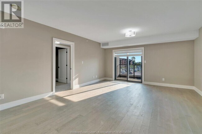Photo du bâtiment - 2550 Sandwich W Pkwy