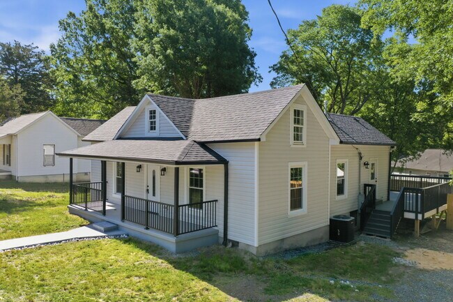Building Photo - 1106 Attica St