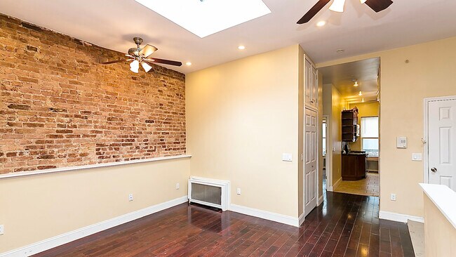 Building Photo - 665 Franklin Ave