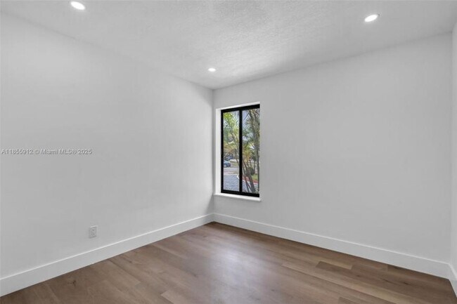 Building Photo - 4 bedroom in Ft Lauderdade FL 33312