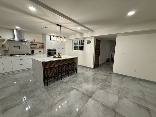 Foto del edificio - 5912 Harvest Hill Rd