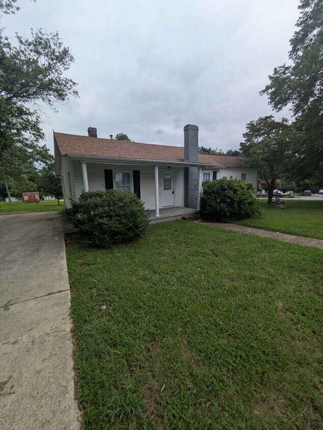 Foto principal - 3BD/2BA Home in Hickory
