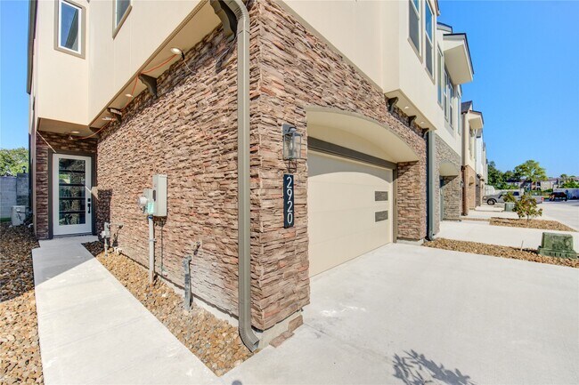 Foto del edificio - 2920 El Fenice Ln