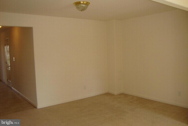 Building Photo - 23039 Sir Barton Ct