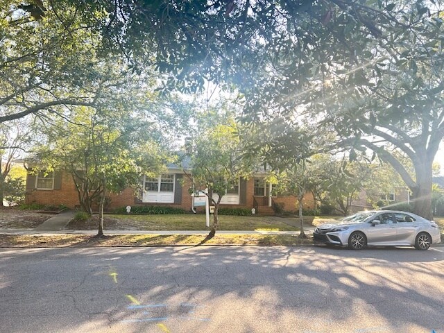 Foto del edificio - 533 E 52nd St