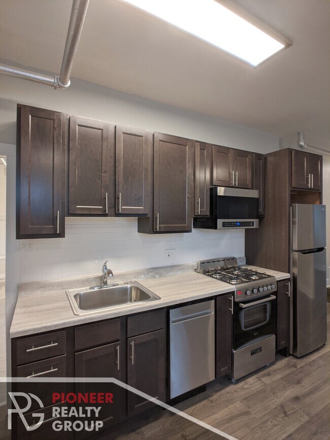 Foto del edificio - 2348 W Addison St