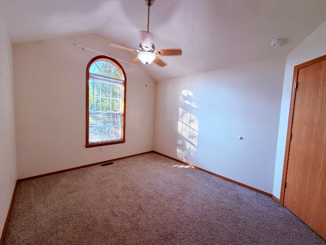 Foto del edificio - 1630 S Burks Ave