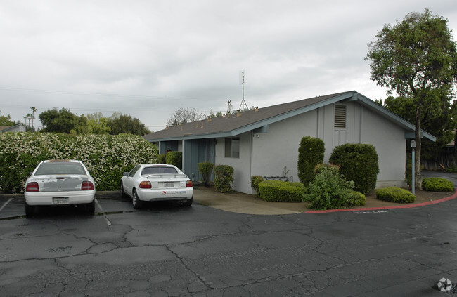 Building Photo - Bullard Palm Apartments