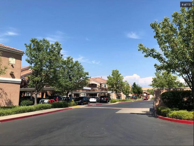 Building Photo - 885 Halidon Way