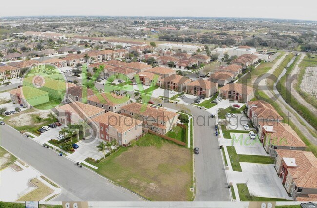 Foto del edificio - 1204 E Pineridge Ave