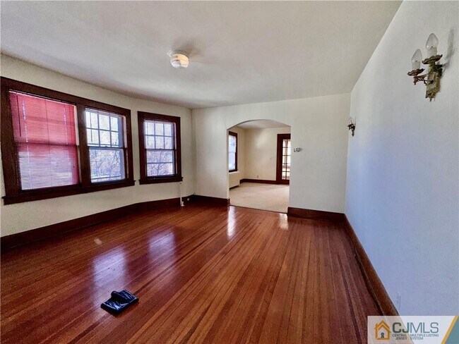 Building Photo - 560 Spruce Ave